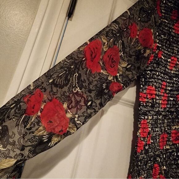 NWT Jordan black, white, and red floral button up blouse with sheer sleeves - Picture 5 of 7